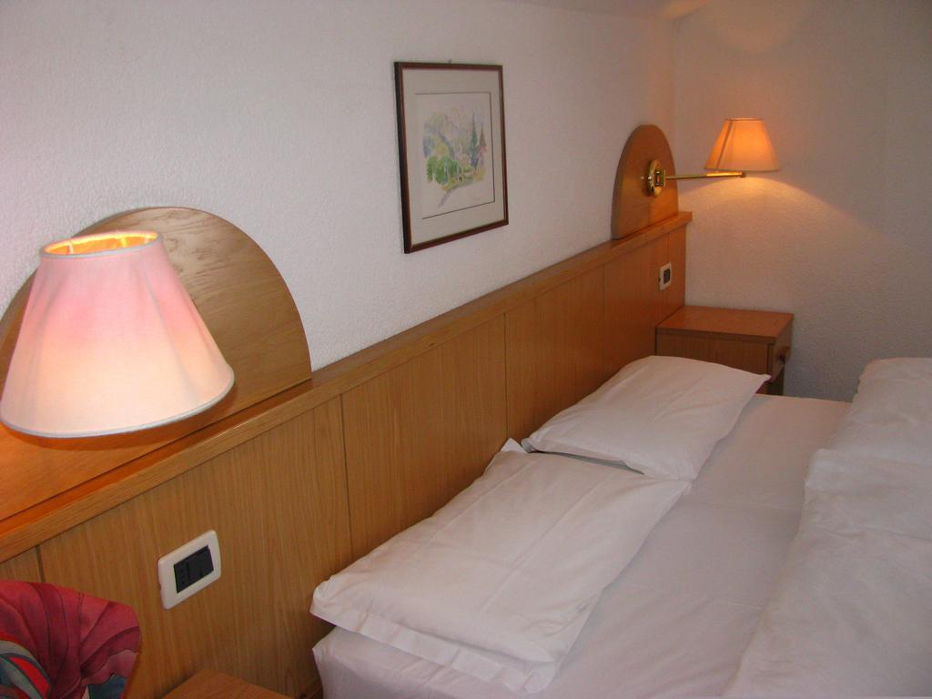 Hotel Nes Crepes Поцца-ди-Фасса Номер фото