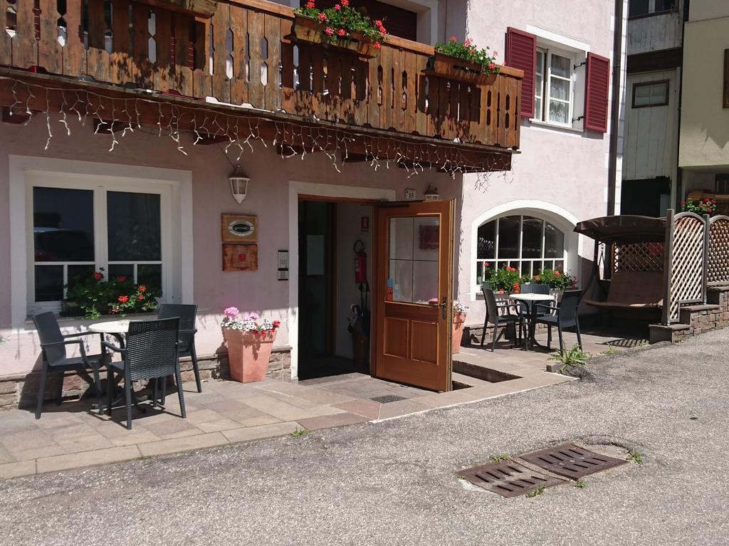 Hotel Nes Crepes Поцца-ди-Фасса Экстерьер фото